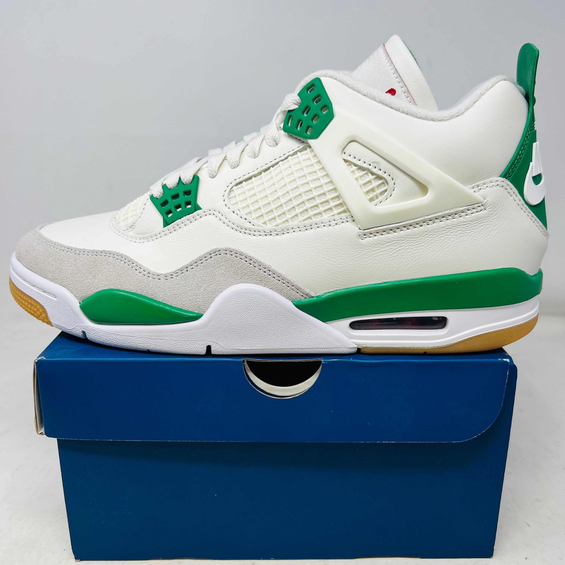 Jordan 4 Retro SB Pine Green sneaker in white and green on blue box 2023 model