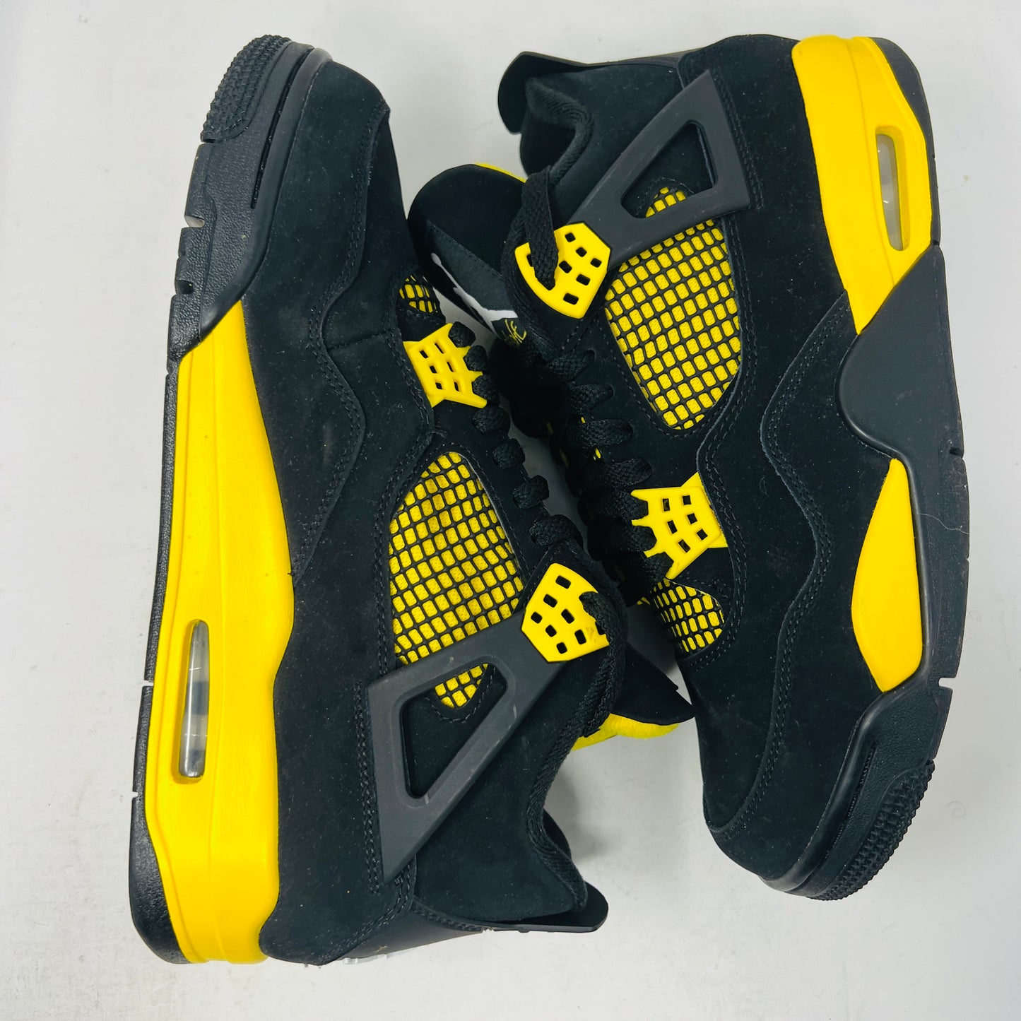 Jordan 4 Retro Thunder (2023)