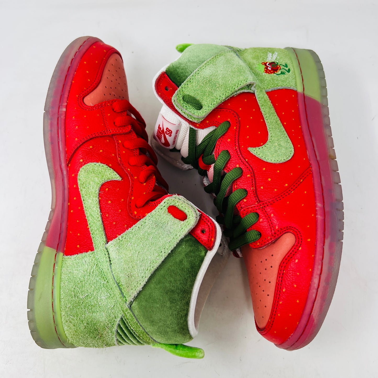 Nike SB Dunk High Strawberry Cough