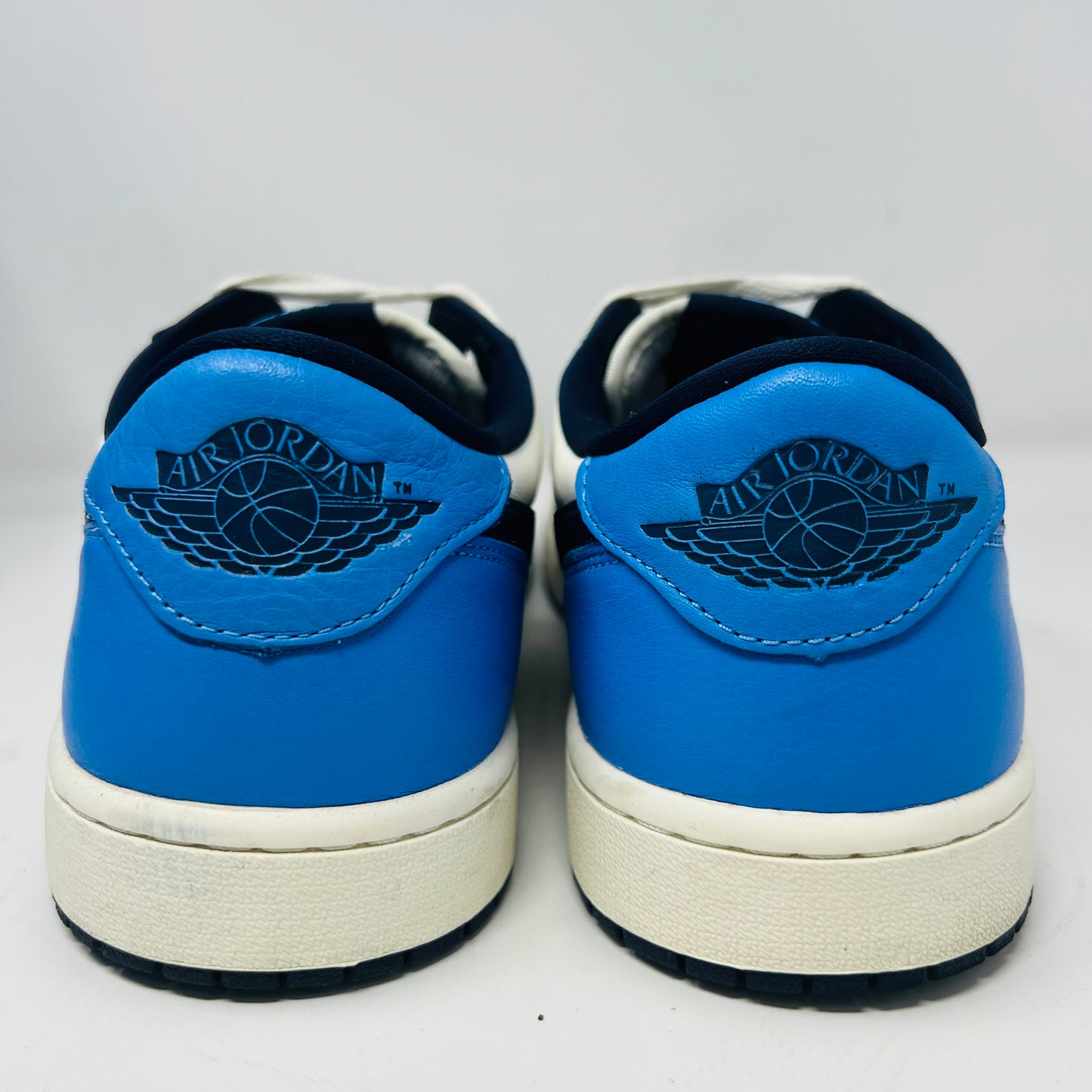 Jordan 1 Low OG Obsidian UNC