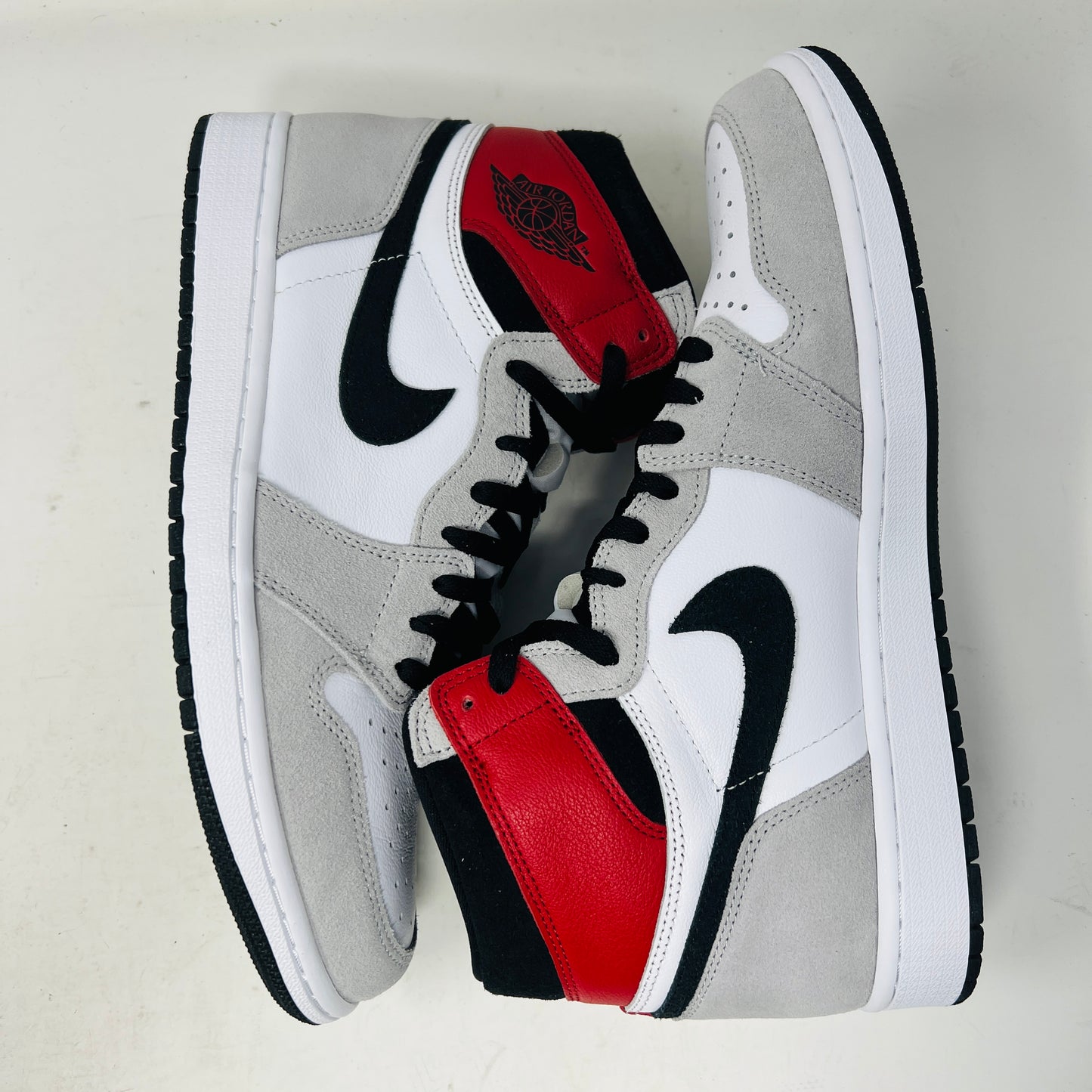Jordan 1 Retro High Light Smoke Grey