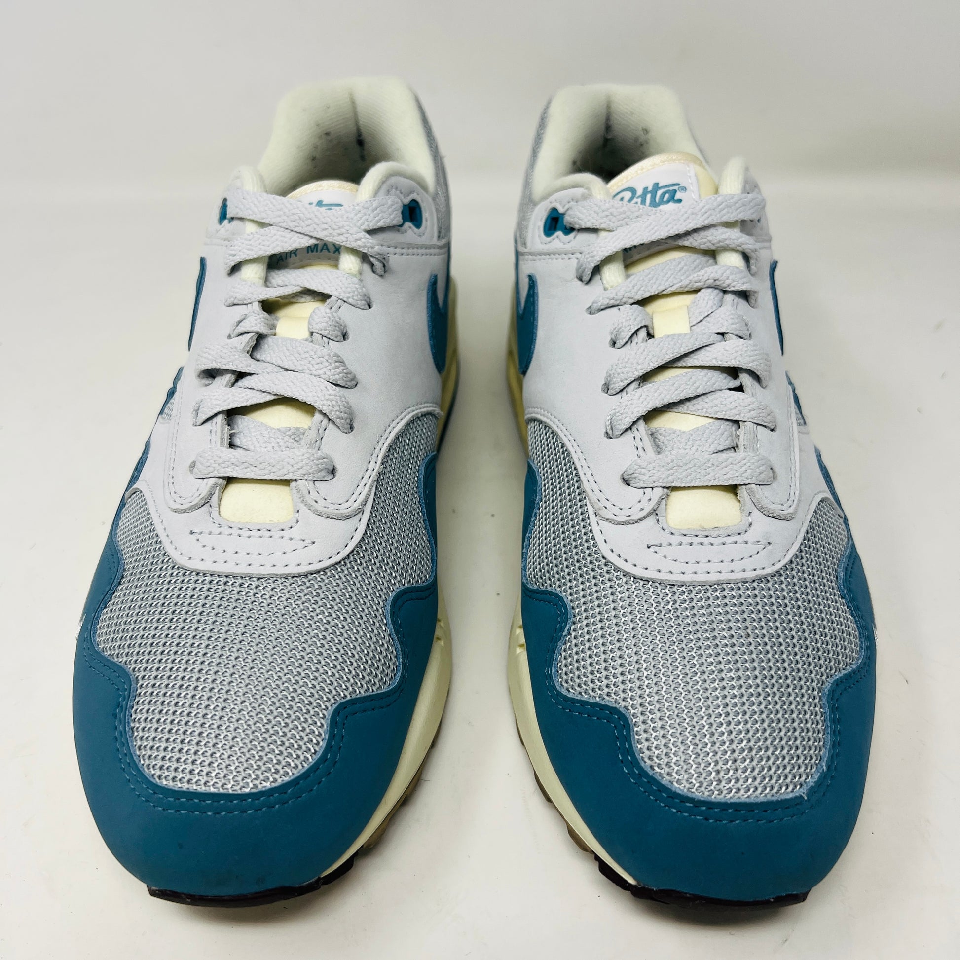 Nike Air Max 1 Patta Waves Noise Aqua with bracelet and extra laces.