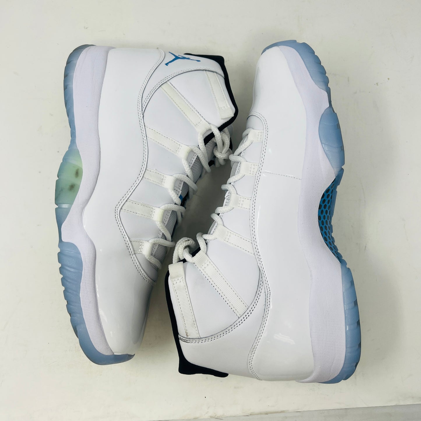 Jordan 11 Retro Legend Blue (2024)