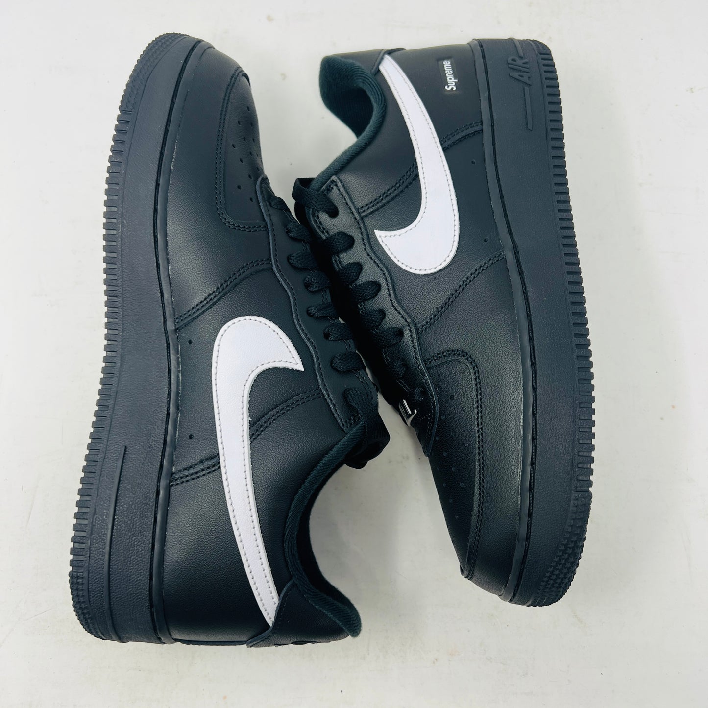 Nike Air Force 1 Low Supreme Black White