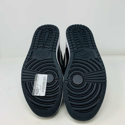 Jordan 1 Shadow 2018 sneakers with grey laces on a Nike box. Brand new condition.
