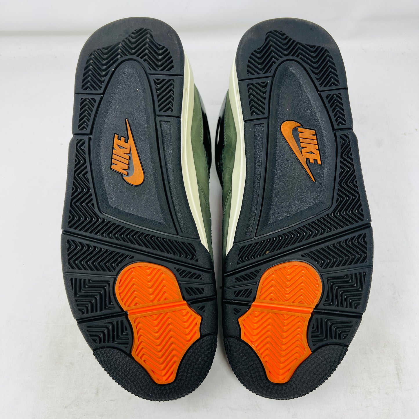 Jordan 4 Retro OG SP Undefeated (2025)
