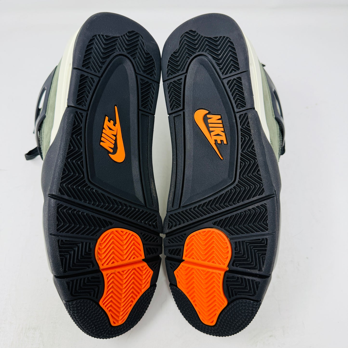 Jordan 4 Retro OG SP Undefeated (2025)