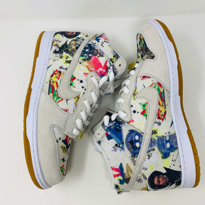 The Nike SB Dunk High Supreme Rammellzee, a 2023 release, sports a vibrant, abstract design. It features an off-white upper with a gum sole and sits atop a Nike SB shoe box. A World Famous tag affirms authenticity, making it ideal for collectors and enthusiasts.