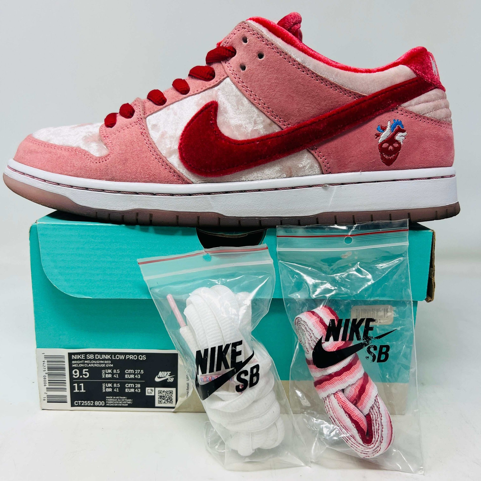 Nike SB Dunk Low StrangeLove Skateboards sneaker with box and extra laces, size 9.5, 2020 model.
