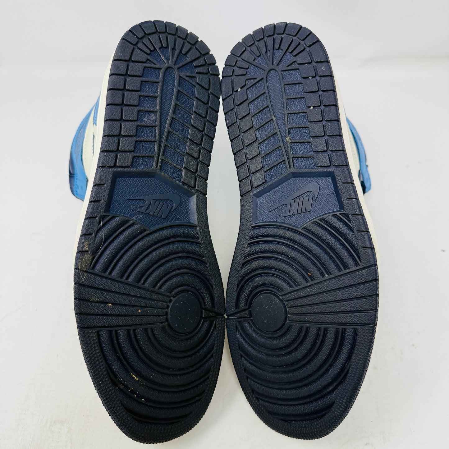 Jordan 1 Retro High Obsidian