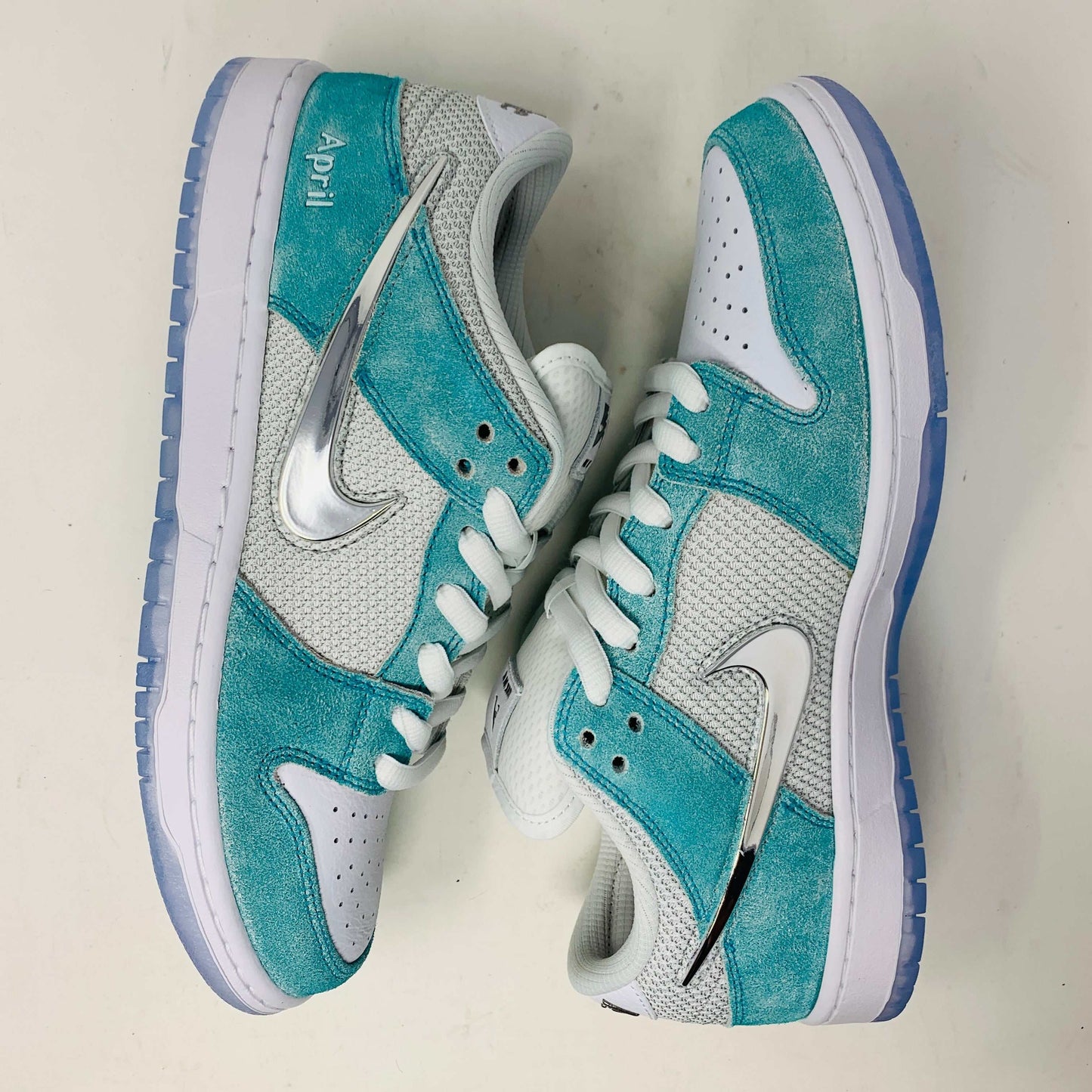 Nike SB Dunk Low April Skateboards 2023 with extra white laces and good box condition.