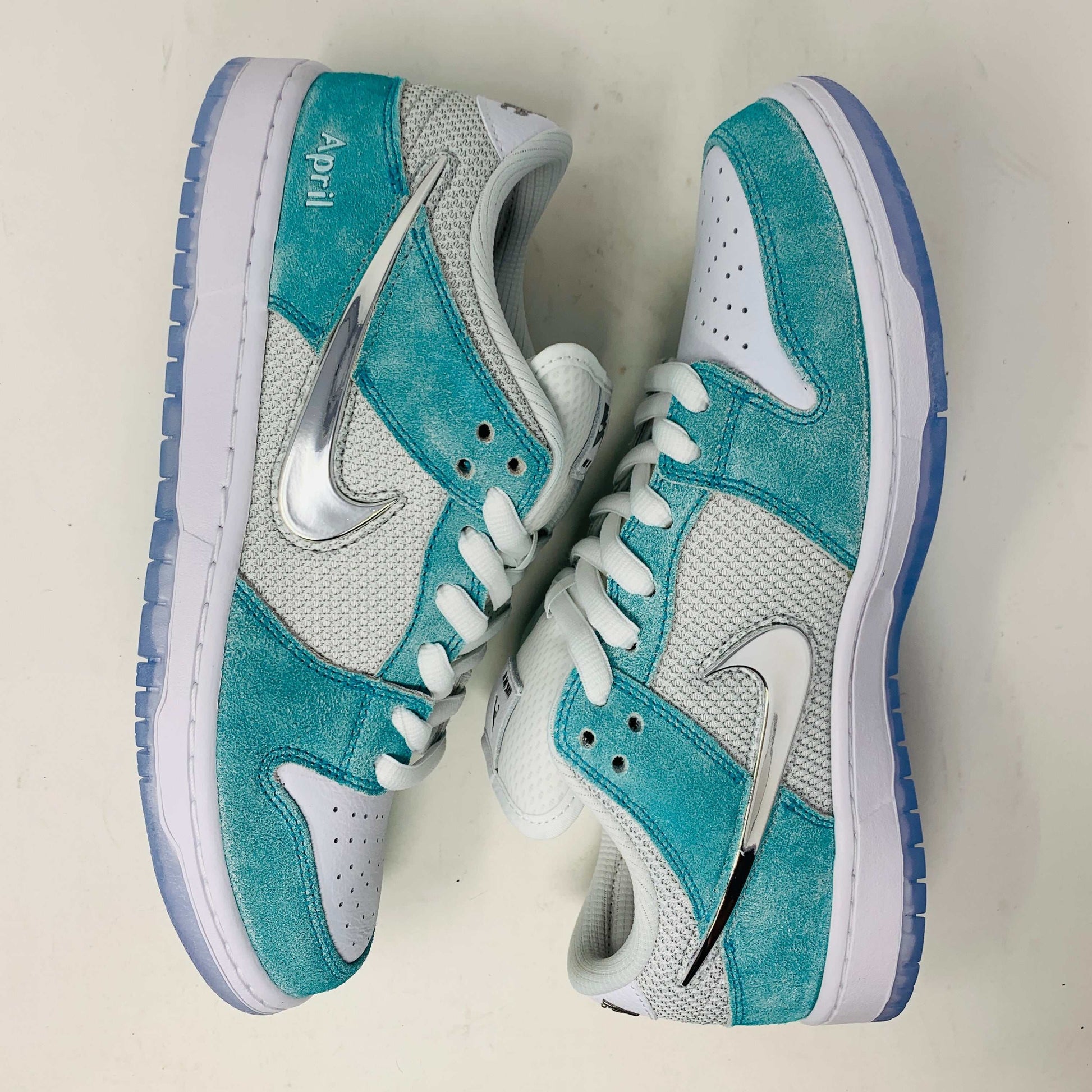 Nike SB Dunk Low April Skateboards 2023 with extra white laces and good box condition.
