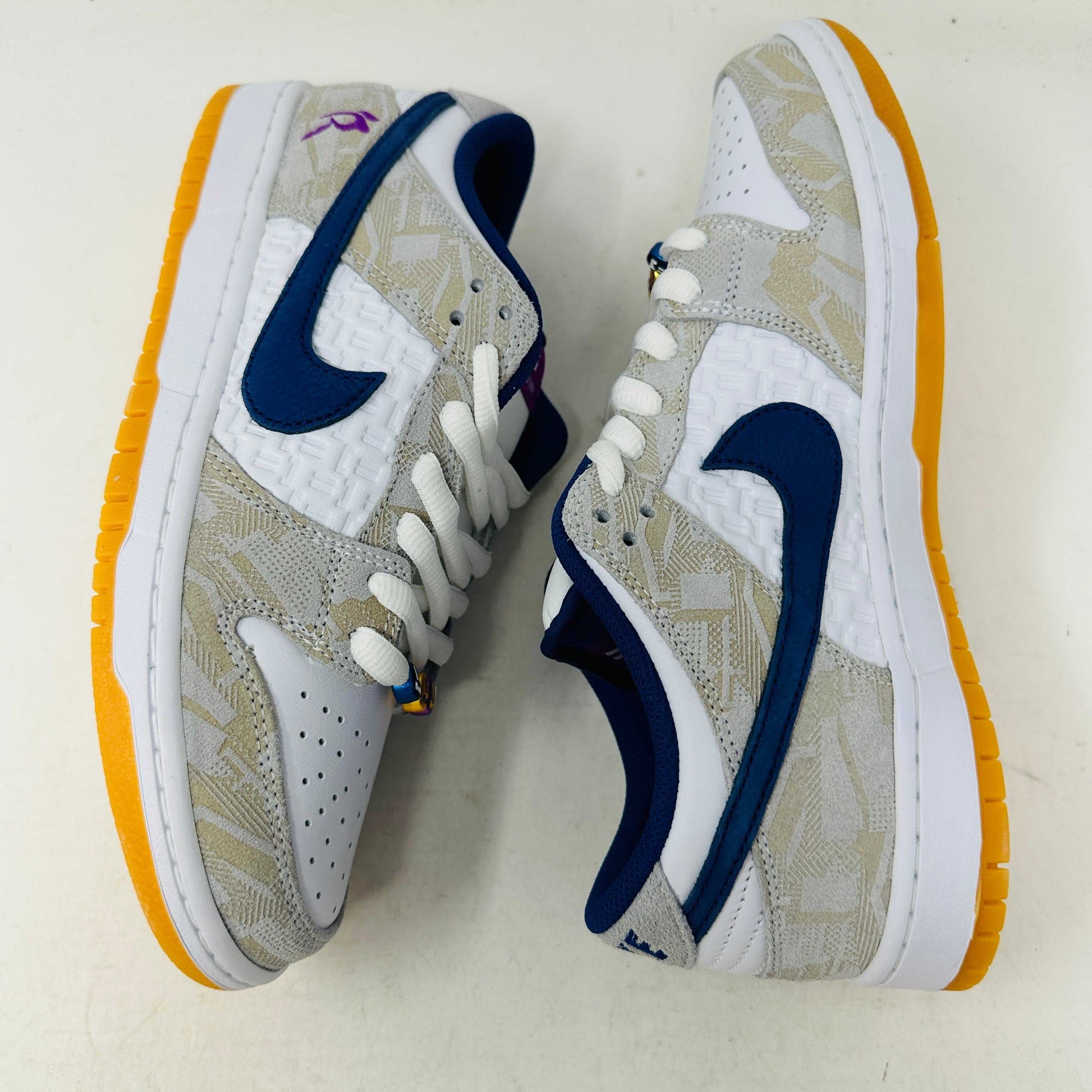 Nike SB Dunk Low Rayssa Leal 2024 sneakers, brand new condition, featuring good box condition and vibrant design.