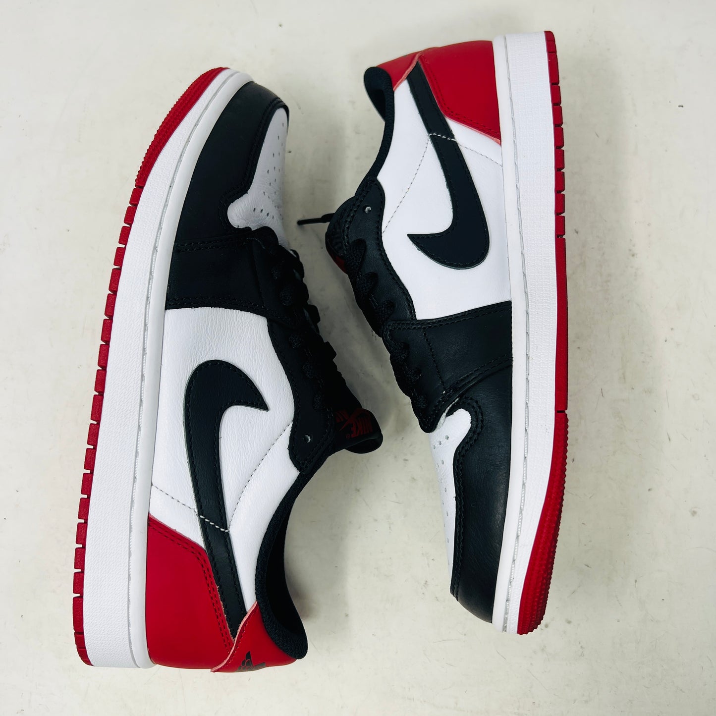 Jordan 1 Retro Low OG Black Toe (2023)