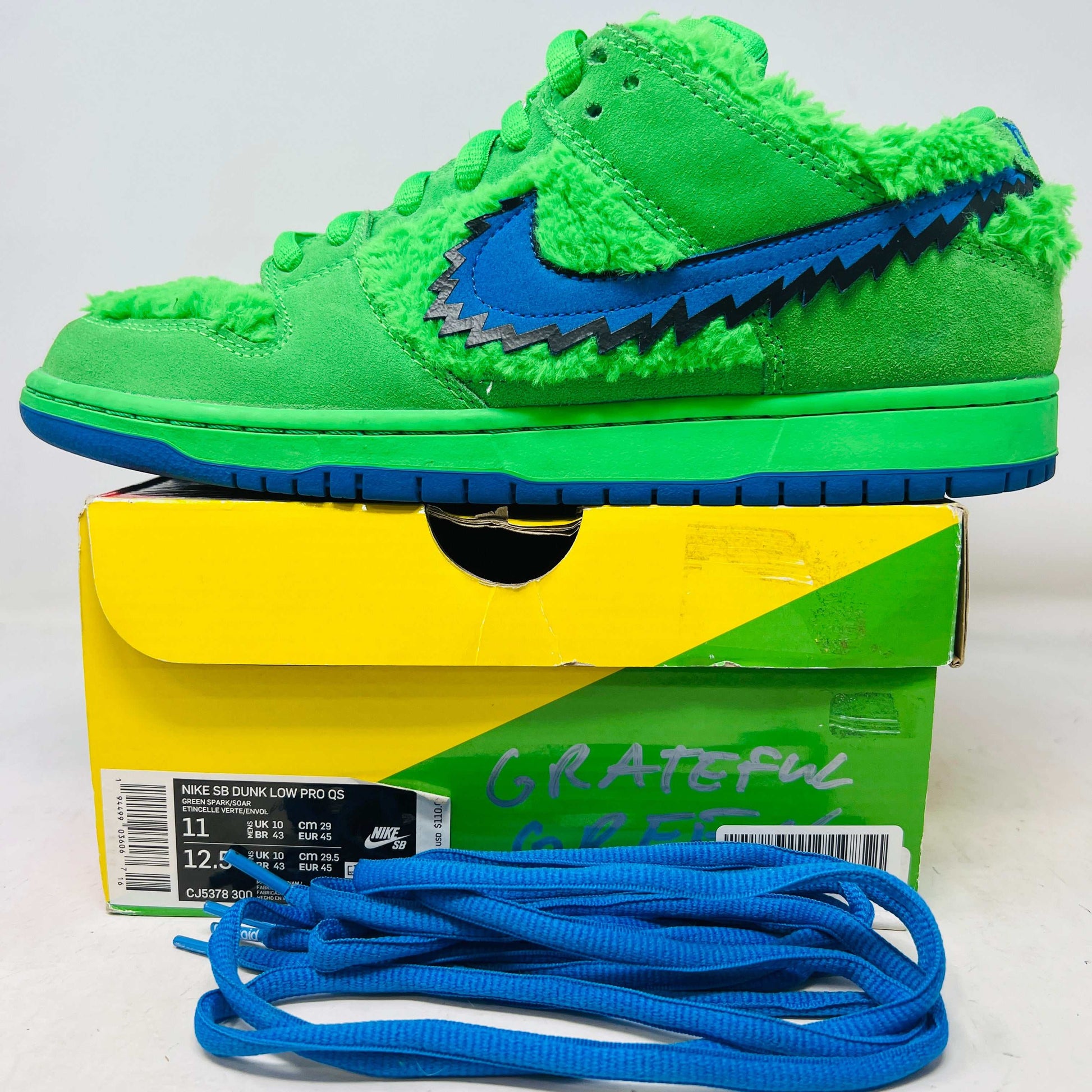 Nike SB Dunk Low Grateful Dead Bears Green sneaker with blue laces on yellow and green box