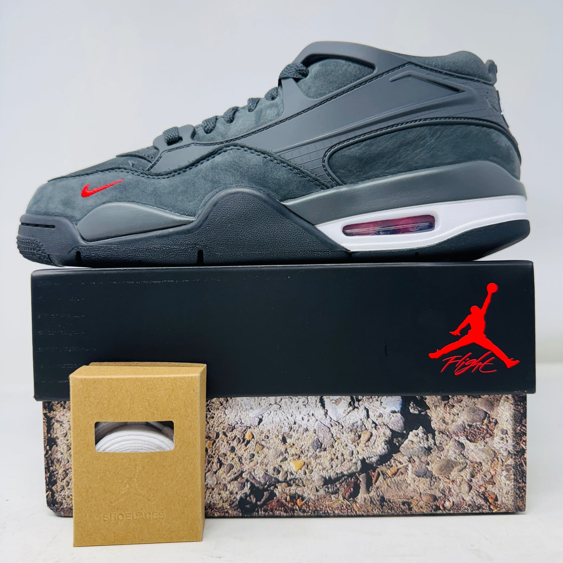 Jordan 4 RM SP Nigel Sylvester Driveway Grey sneaker with box and white laces, 2024.