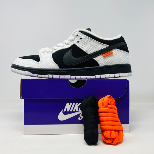 Nike SB Dunk Low TIGHTBOOTH