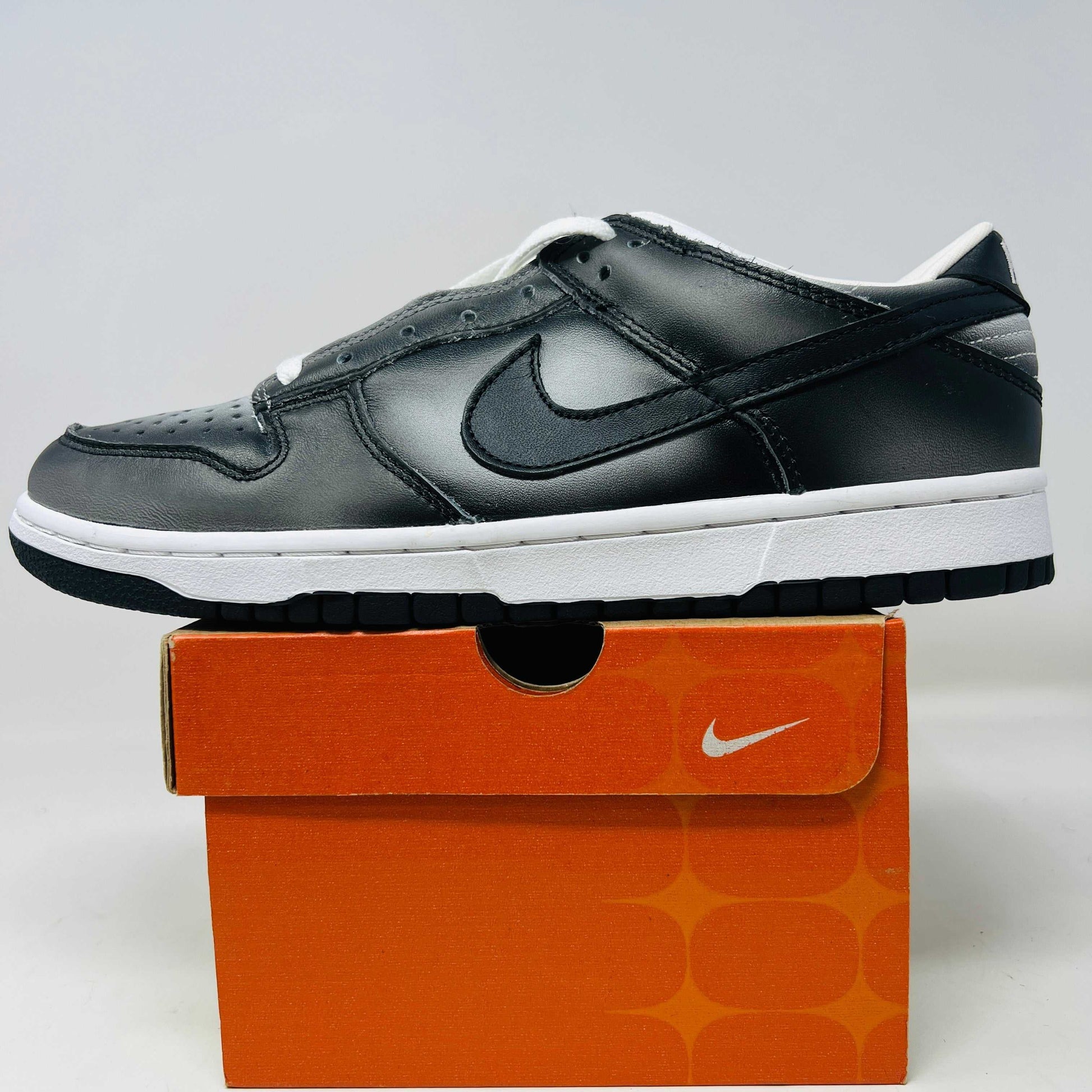 Nike Dunk Low Haze sneaker in brand new condition on original orange box from 2003.