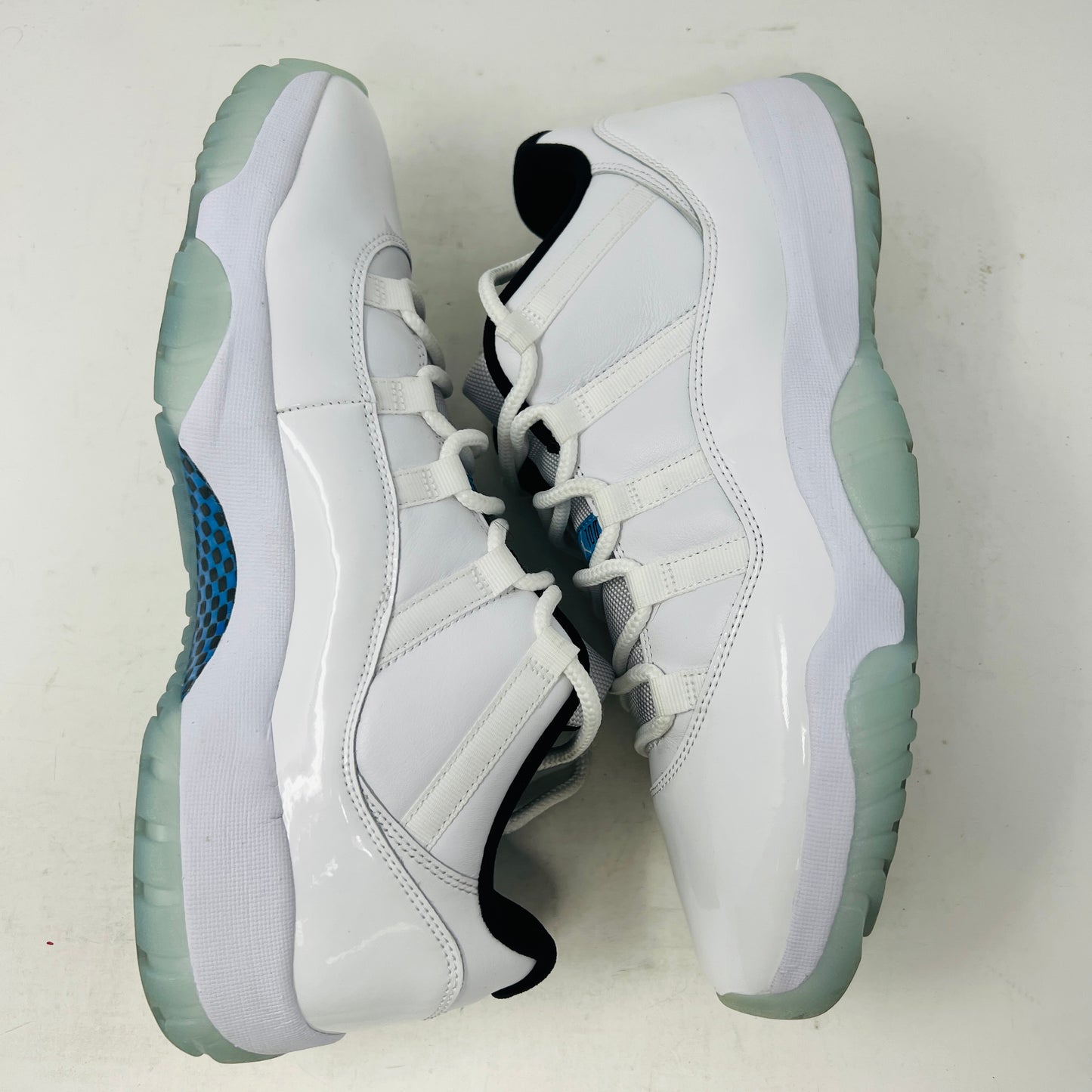 Jordan 11 Retro Low Legend Blue
