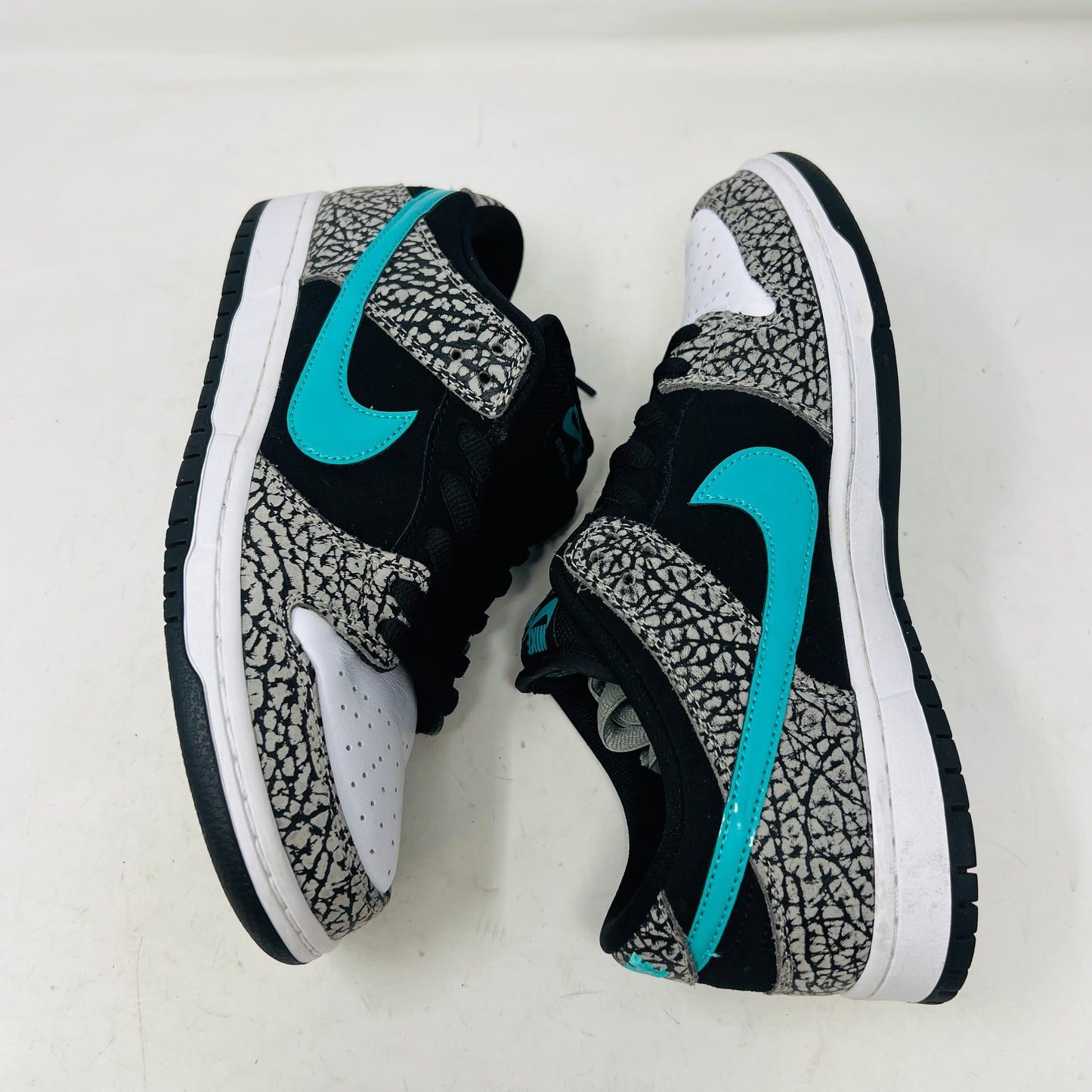 Nike SB Dunk Low atmos Elephant