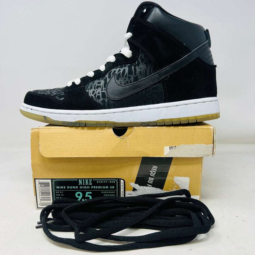 Nike SB Dunk High 2013 black high-top sneaker with white laces, extra laces, and original box