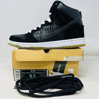 Nike SB Dunk High 2013 black high-top sneaker with white laces, extra laces, and original box