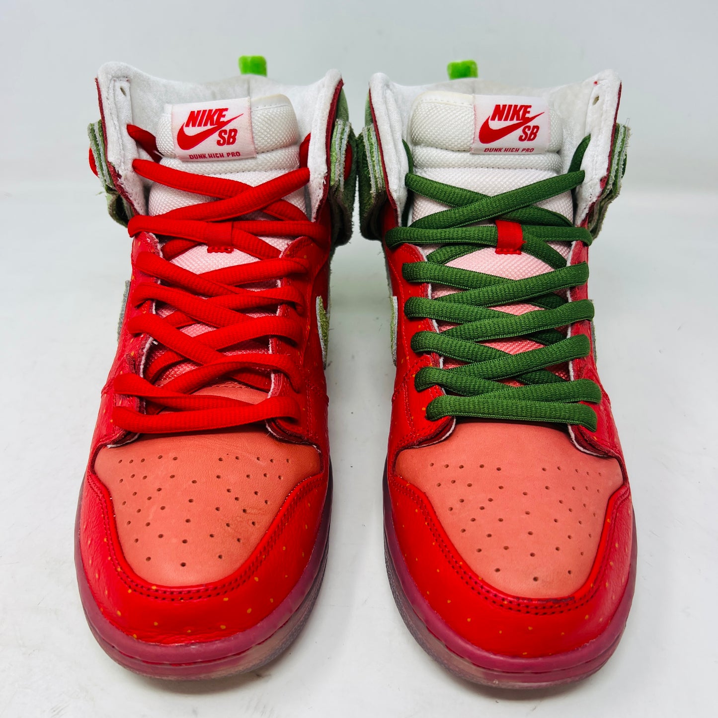 Nike SB Dunk High Strawberry Cough