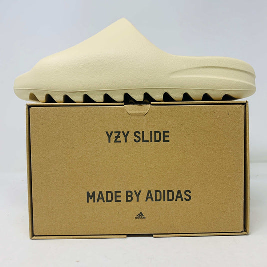 Yeezy Slide Bone 2022 on box, brand new condition.