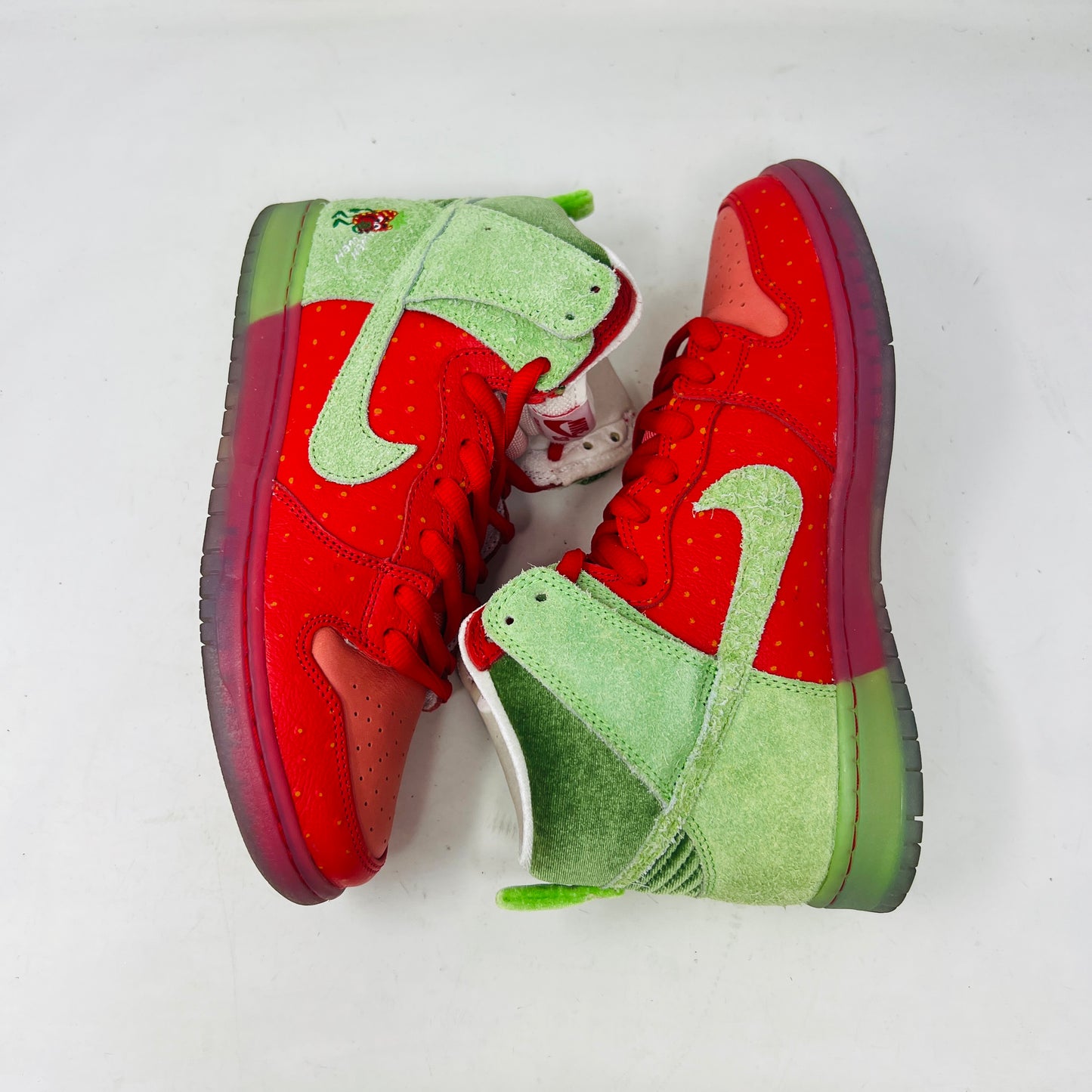 Nike SB Dunk High Strawberry Cough