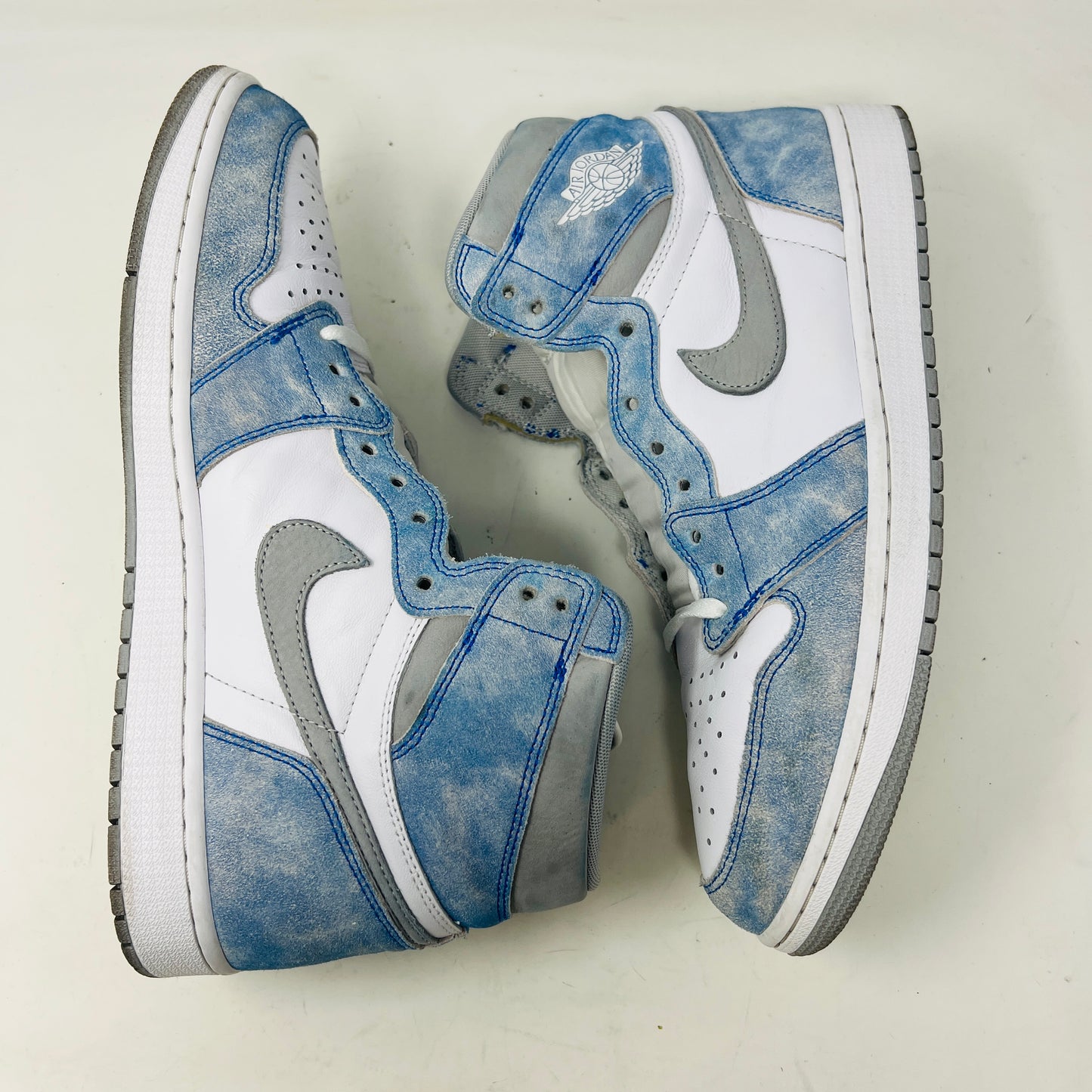 Jordan 1 Retro High Hyper Royal Smoke Grey
