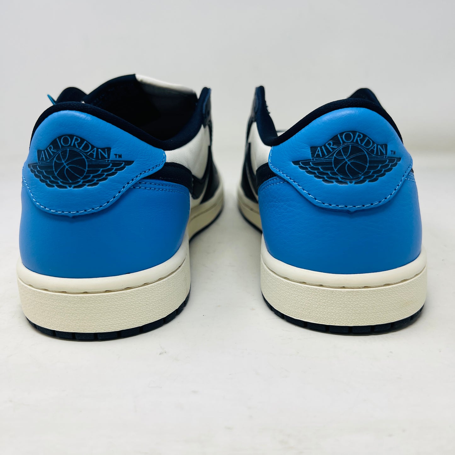 Jordan 1 Low OG Obsidian UNC