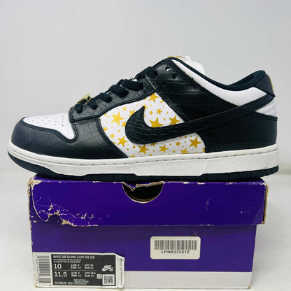 Nike SB Dunk Low Supreme Stars Black 2021 sneaker with black and white upper and gold star pattern on purple box
