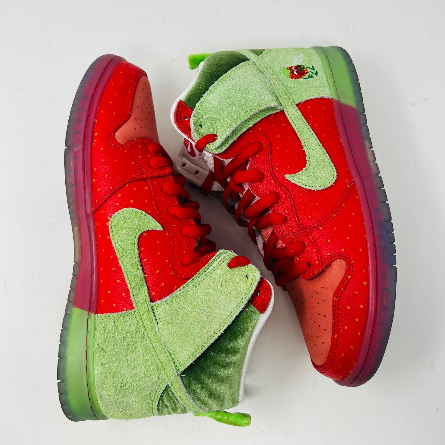 Nike SB Dunk High Strawberry Cough