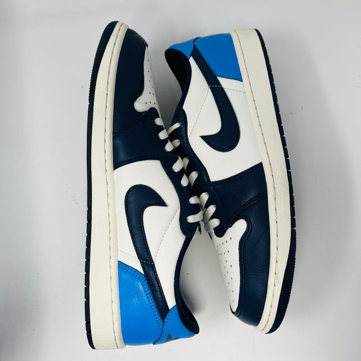 Jordan 1 Low OG Obsidian UNC