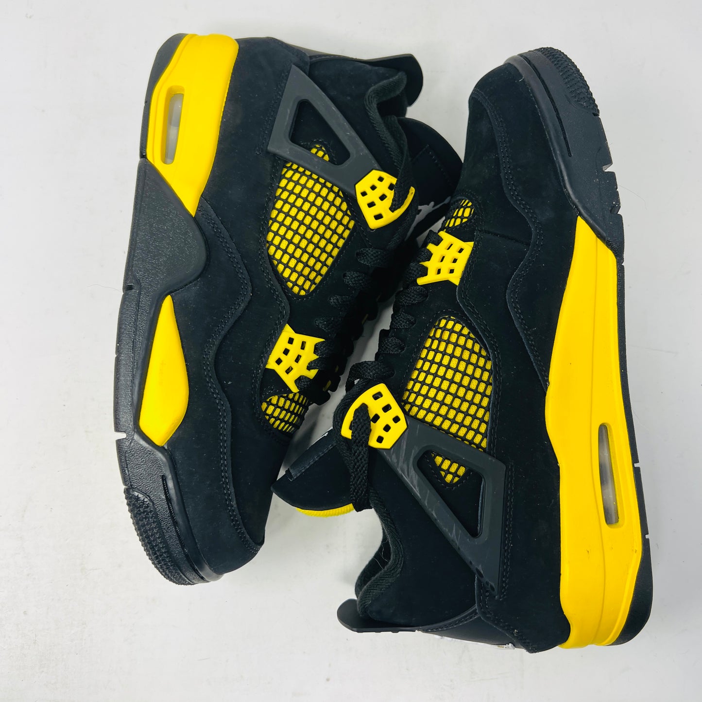 Jordan 4 Retro Thunder (2023)