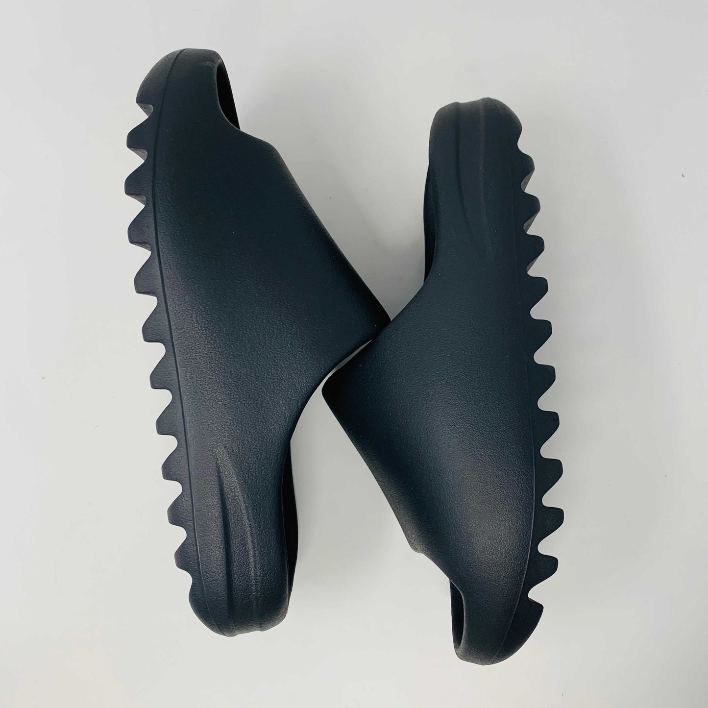 Yeezy Slide Onyx brand new 2022.