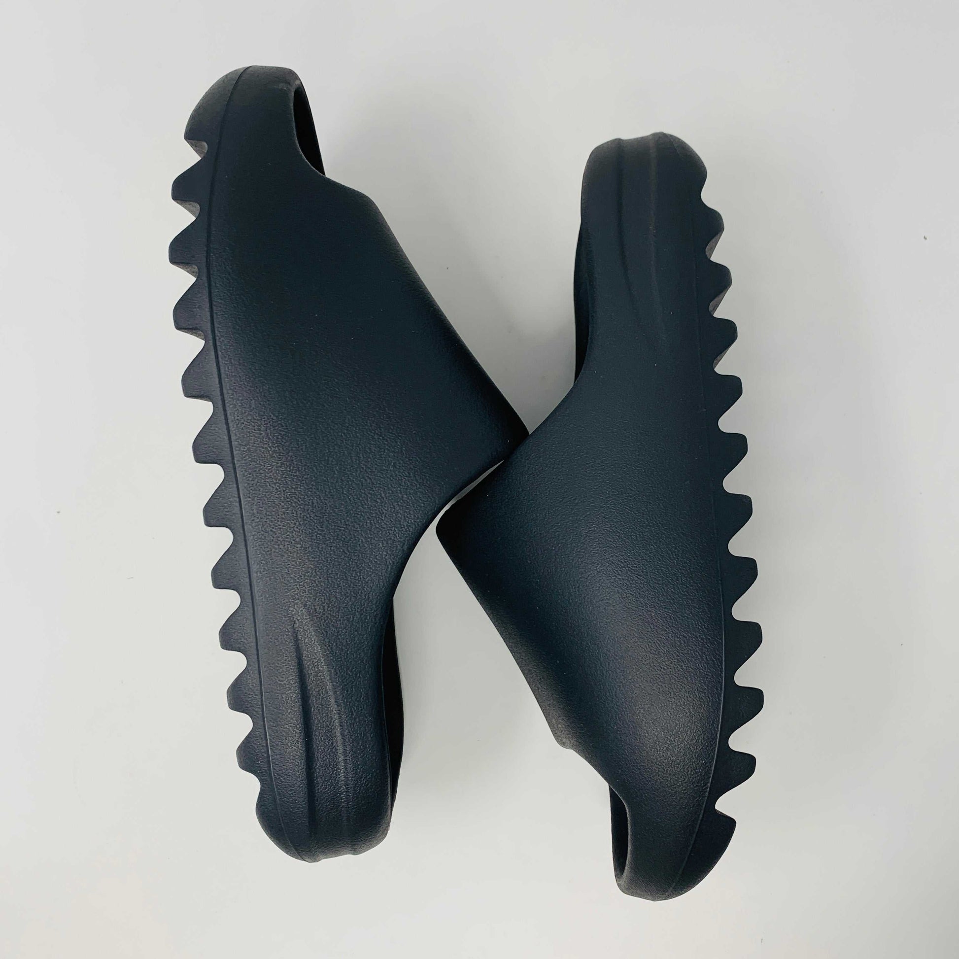 Yeezy Slide Onyx brand new 2022.