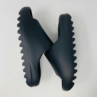 Yeezy Slide Onyx brand new 2022.