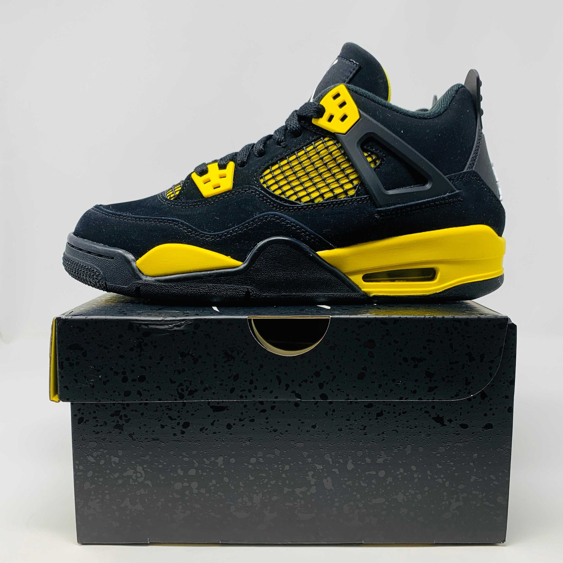 Jordan 4 Retro Thunder 2023 GS sneakers, black and yellow, brand new condition.