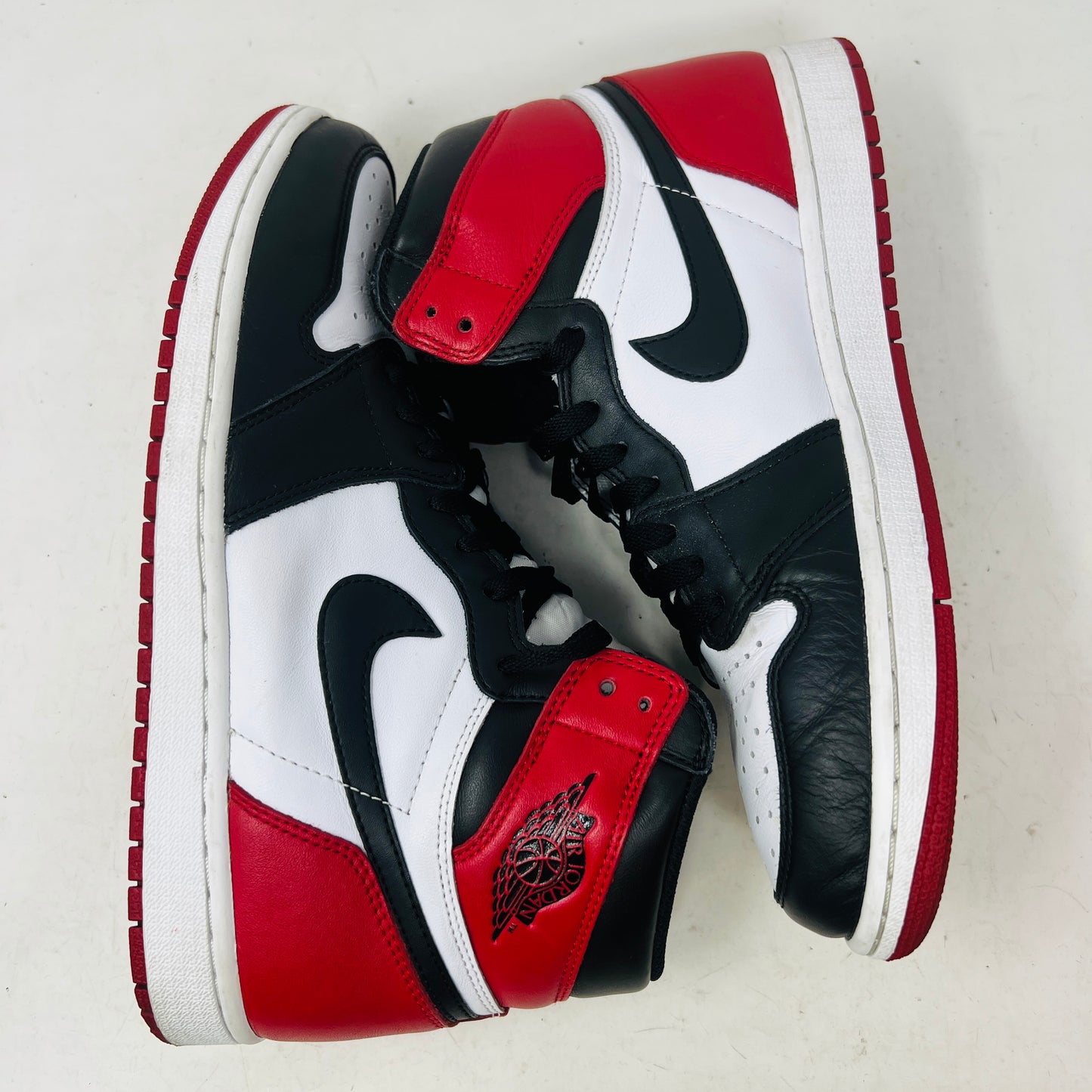 Jordan 1 Retro Black Toe (2016)