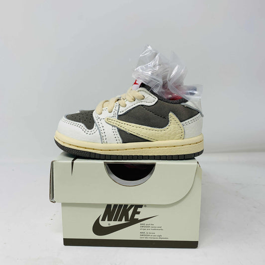 Jordan 1 Low TS Reverse Mocha TD sneaker with extra laces, brand new condition, displayed on Nike box.