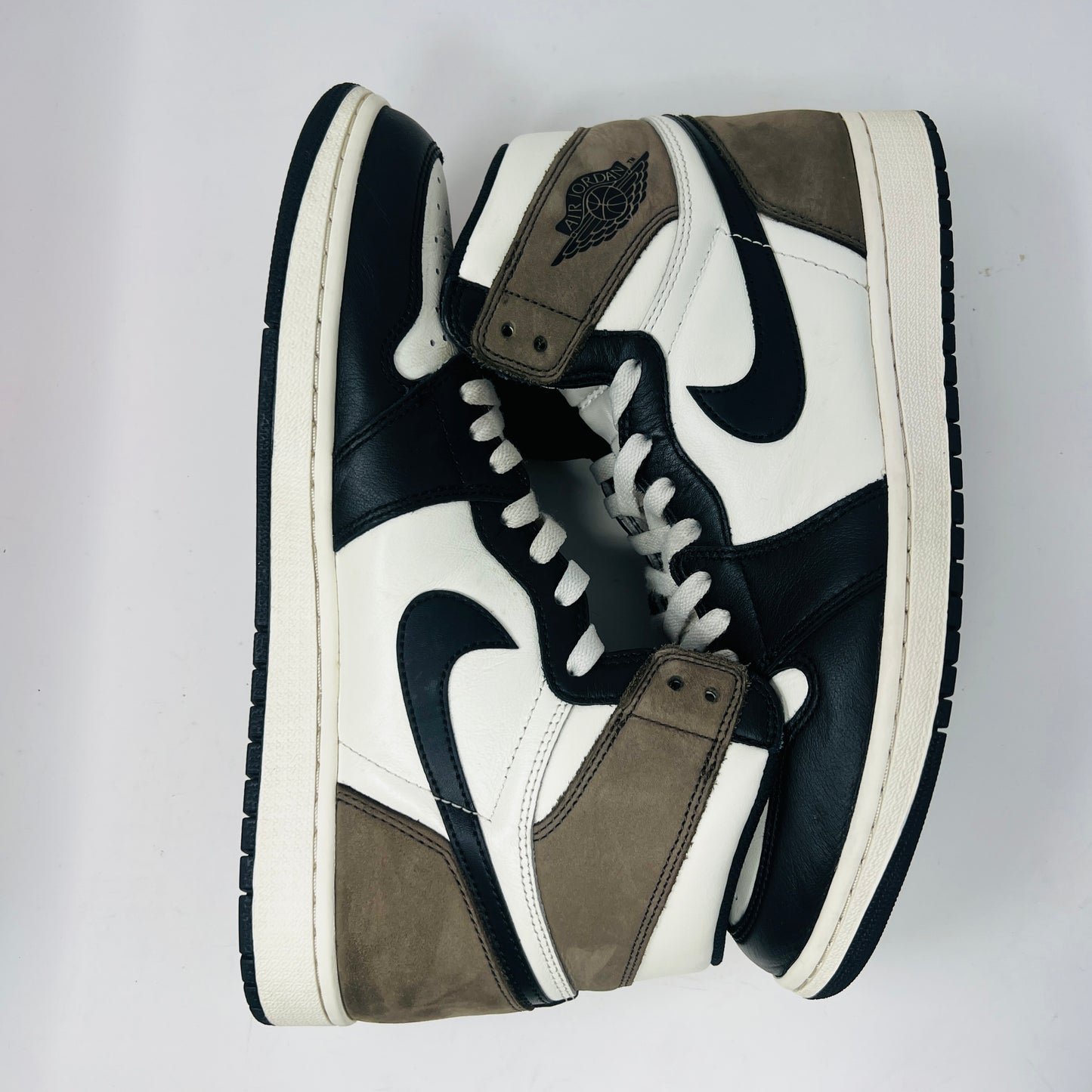 Jordan 1 Retro High Dark Mocha
