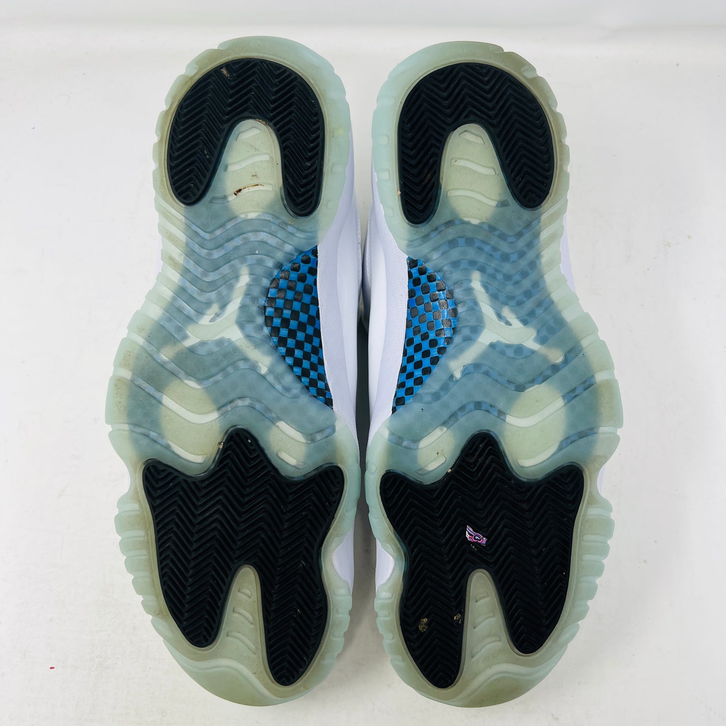 Jordan 11 Retro Low Legend Blue