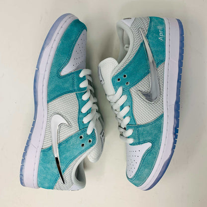 Nike SB Dunk Low April Skateboards 2023 sneakers with extra white laces.