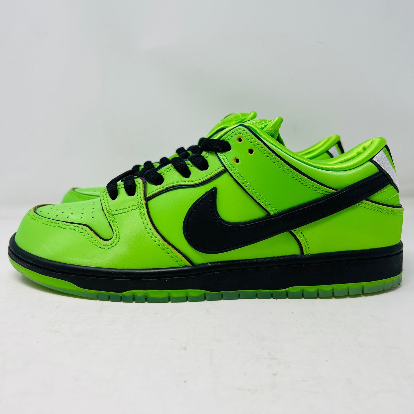 Nike SB Dunk Low The Powerpuff Girls Buttercup green and black sneaker 2023 side view